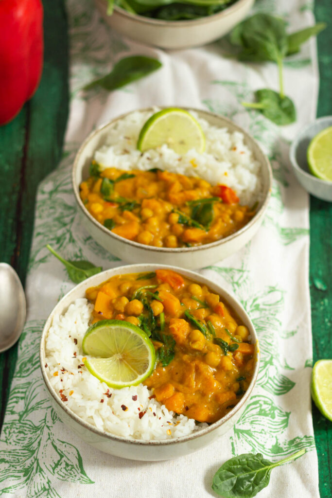 Curry z dynią i szpinakiem