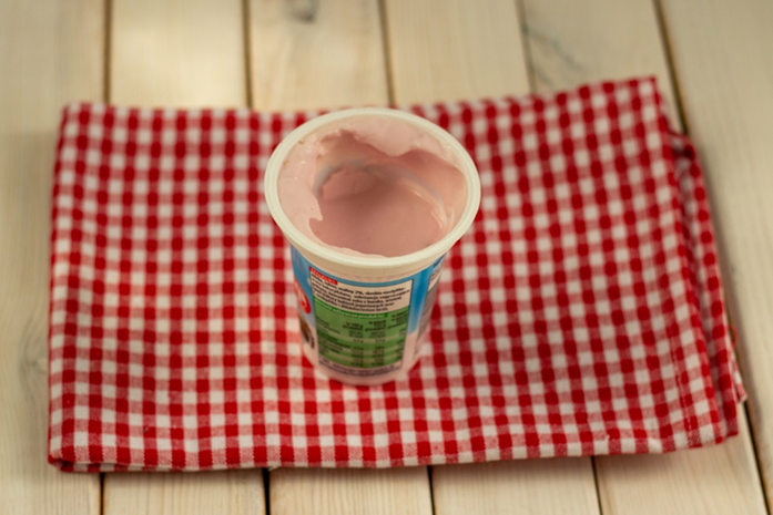 Jogurt malinowy, opakowanie 135 g