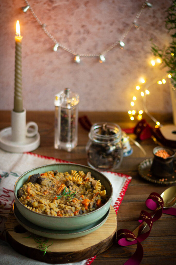 Zupa grzybowa z soczewicą i makaronem pełnoziarnistym – wersja zbilansowana