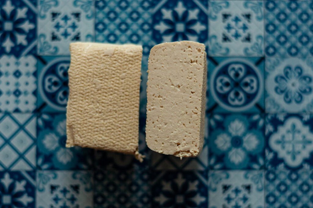 Przekrojone tofu naturalne