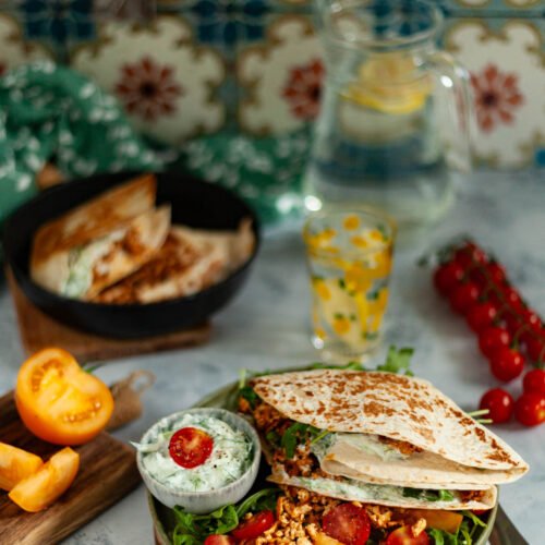 Tortilla z tofu gyros i sosem tzatziki